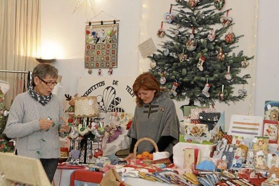 Auf dem traditionellen Markt im Pueblo Español (1. bis 10. 12.) geht es diesmal ausgesprochen musikalisch zu. Täglich sorgen Musikgruppen in dem Miniaturdorf für Weihnachtsstimmung. Die Stände sind bereits ab mittags geöffnet. Der Eintritt kostet 5 Euro, dafür gibt es aber auch einen Becher Glühwein.