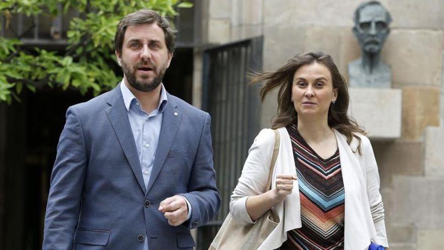 Comín y Serret también solicitan el voto delegado para la investidura