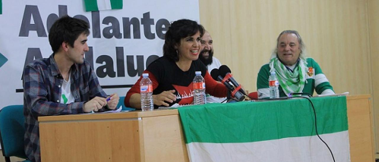 Luis Rodrigo y Teresa Rodríguez, durante el reciente homenaje a García Caparrós.