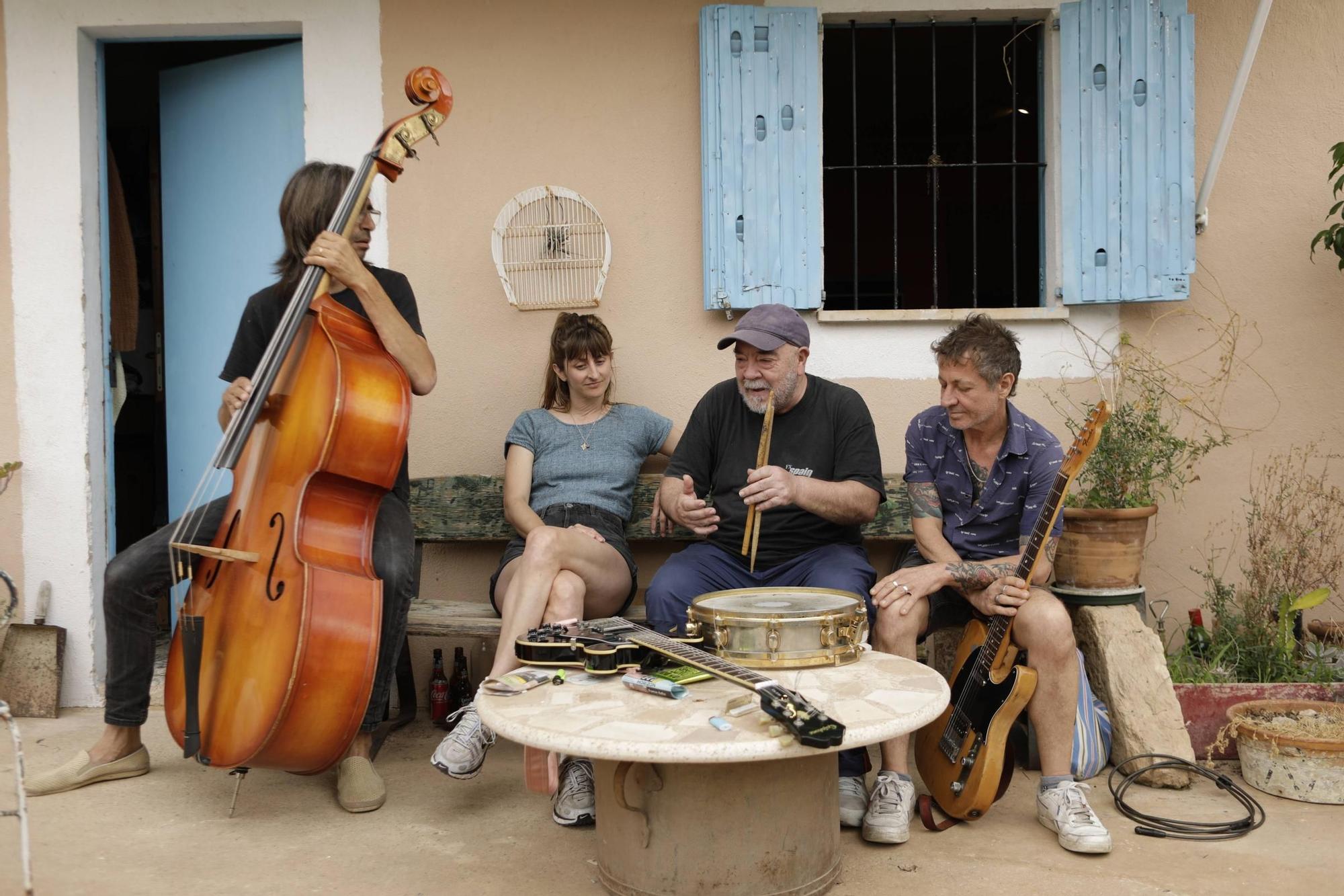 Clara Ingold & The Silver Pickles, en el estudio donde se grabó el narcocorrido 'La Paca'