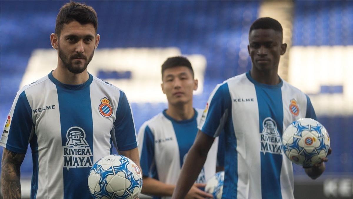 Facundo Ferreyra, We Lei y Alfa Semedo, con sus nuevos colores en el RCDE Stadium.