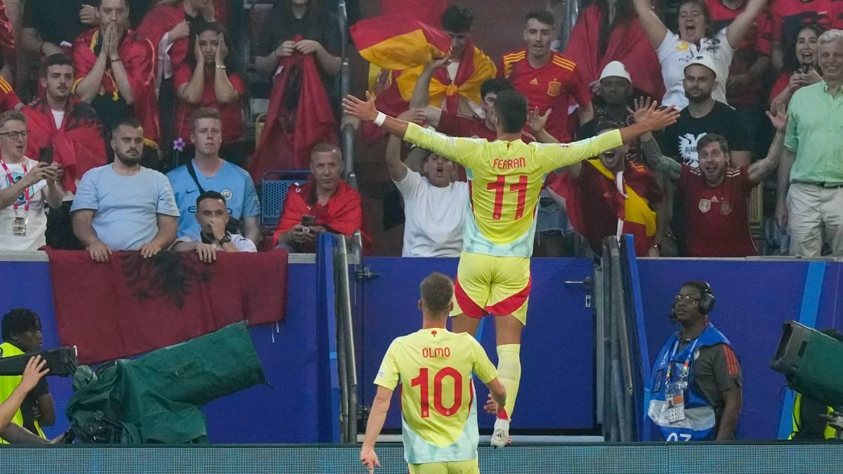 España gana a Albania y suma pleno de victorias en la fase de grupos