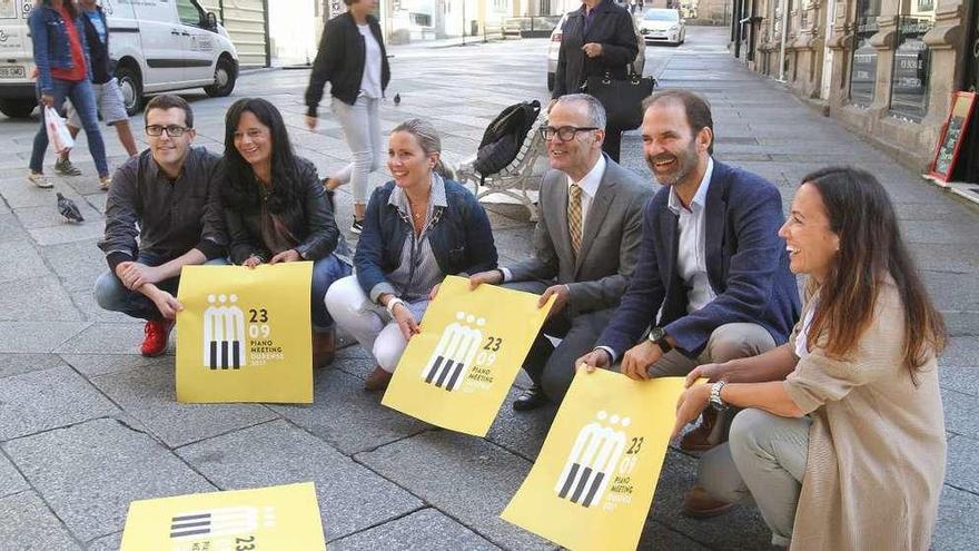 El alcalde, con la edil de Cultura y directivos del festival, durante la presentación. // Iñaki Osorio