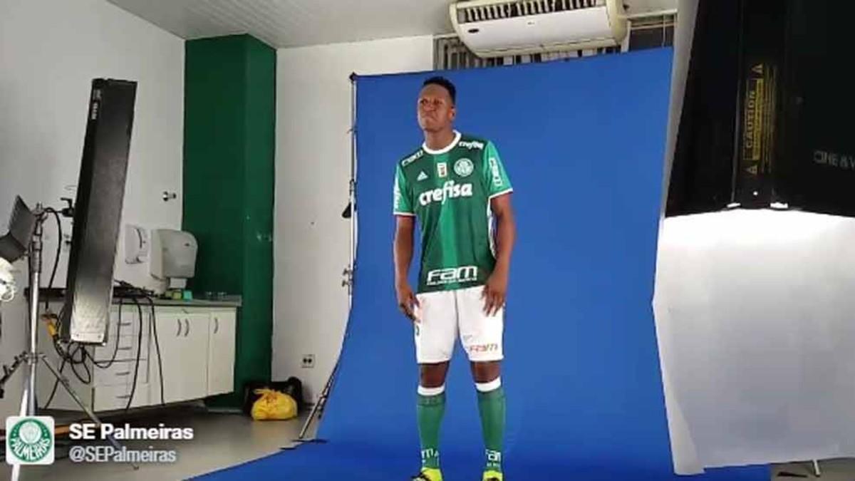 Yerry Mina ensayó la celebración de un gol