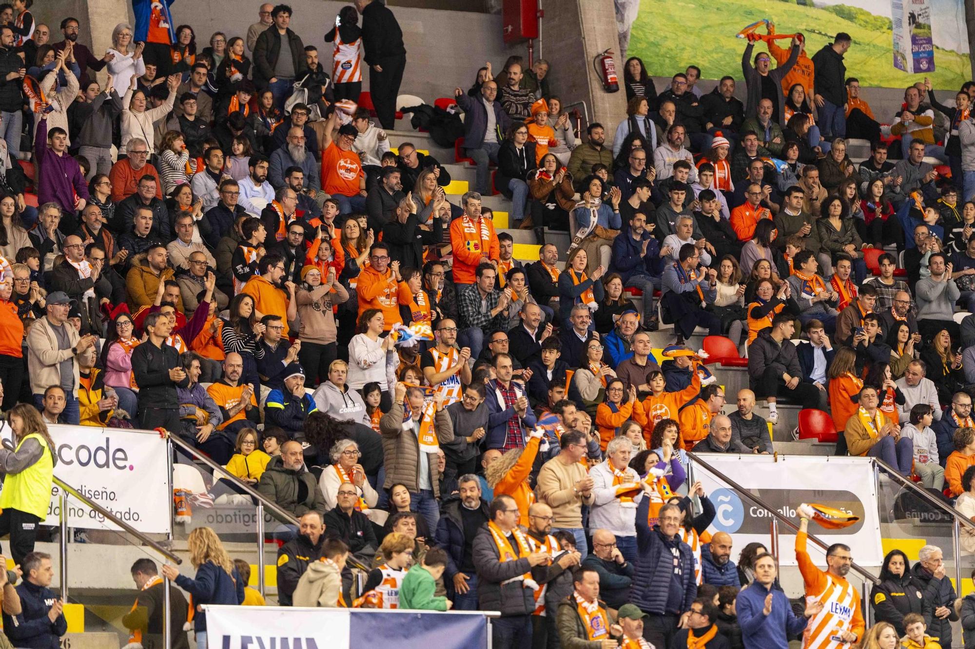 A Coruña respira naranja con el Leyma