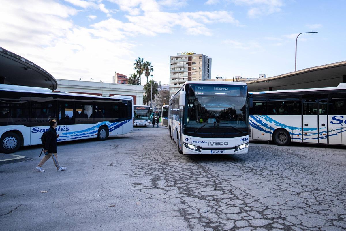 La estación de Fabra i Puig retoma la normalidad tras la reanudación del servicio de Rodalies