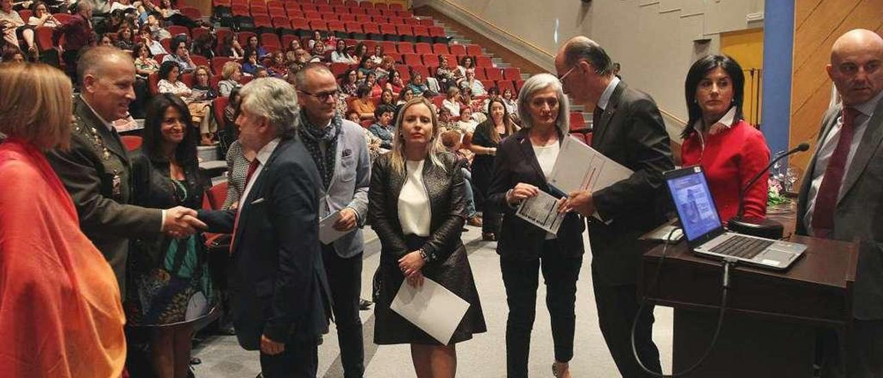 Autoridades y organizadores ayer en el Campus, tras la inauguración de las Xornadas. // Iñaki Osorio