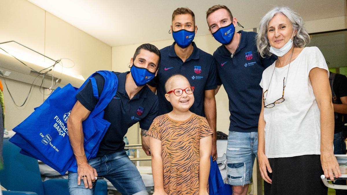 Sergio González, con Pito y Ortiz en la visita a los hospitales