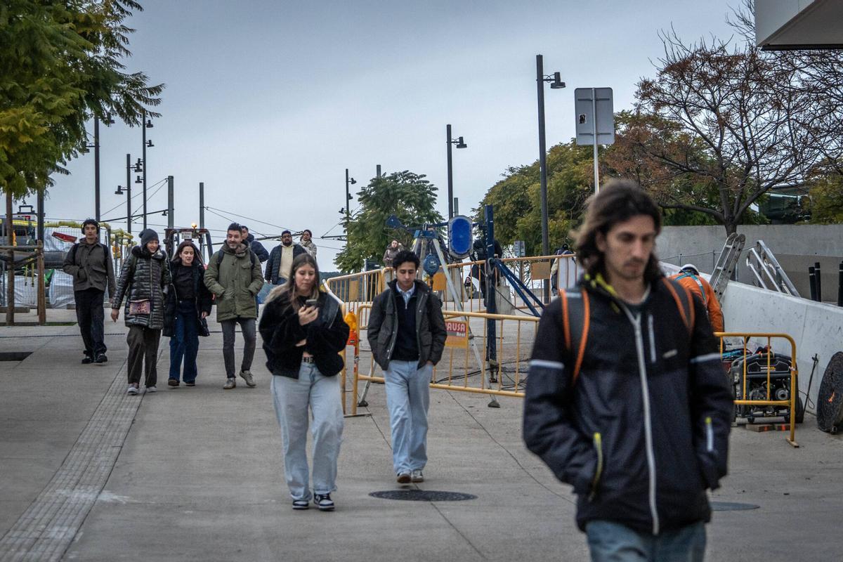 Ambiente estudiantil en las calles del 22@, donde ya operan más de veinte centros universitarios y de másters