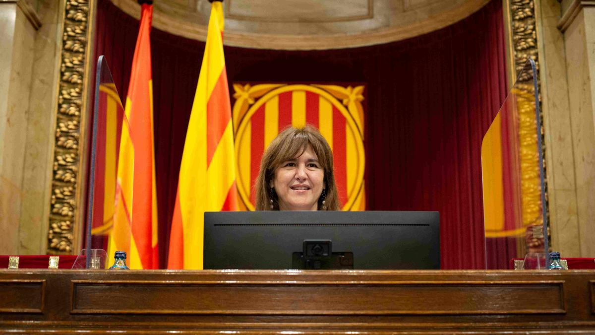 La presidenta del Parlament, Laura Borràs, en el hemiciclo.