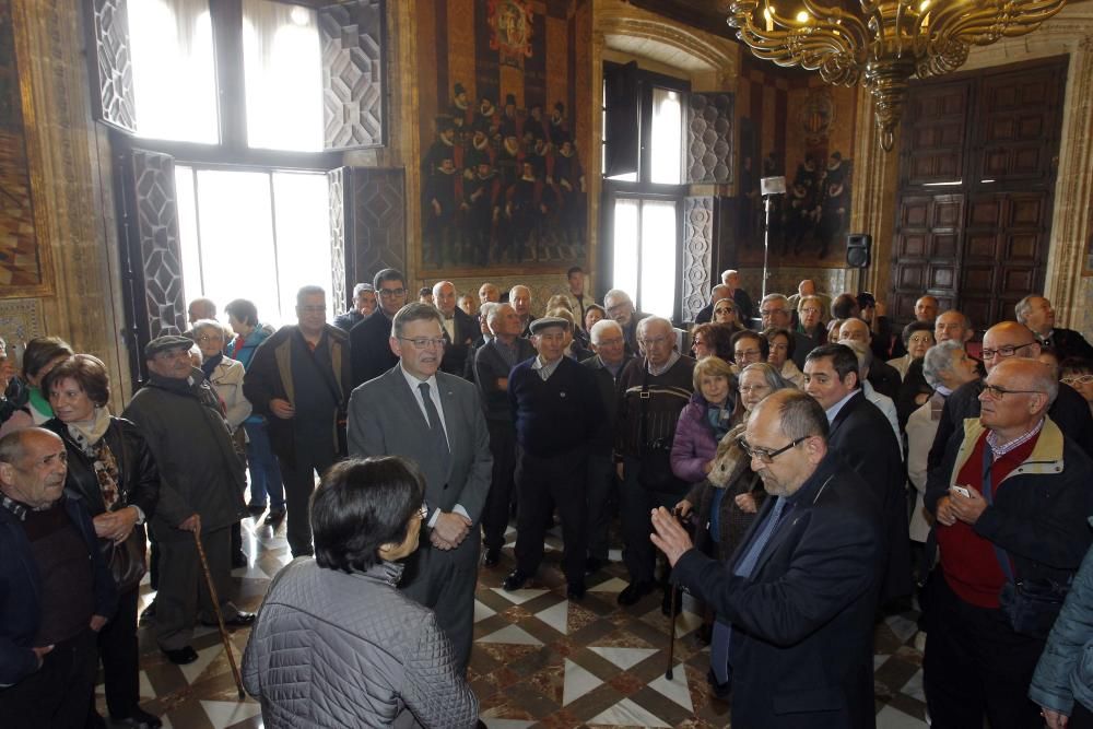 Vecinos de Morella, de visita en el Palau de la Generalitat