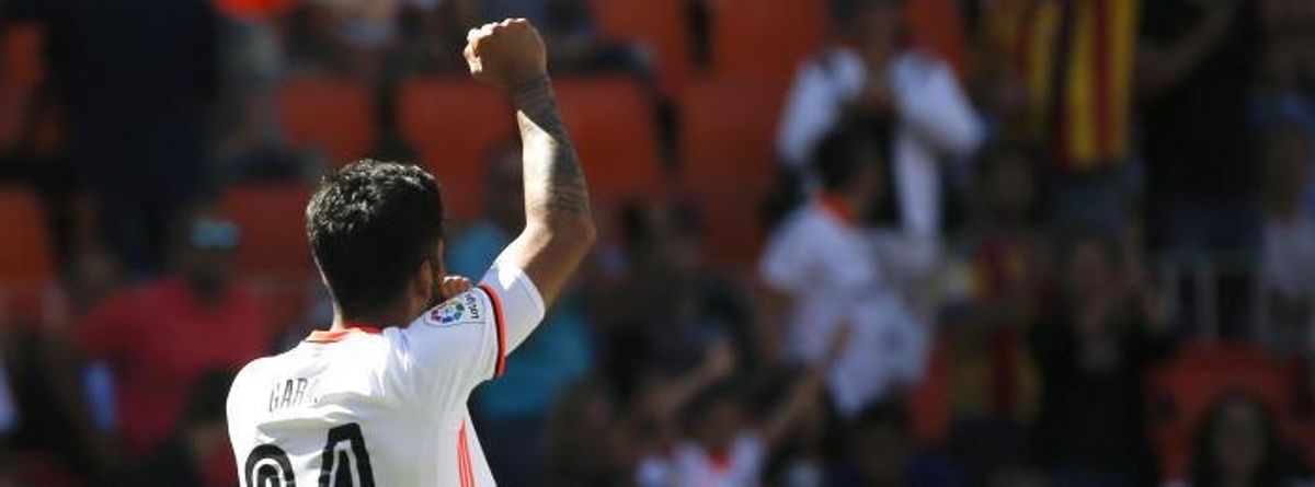 El Valencia se recrea con una goleada al colista