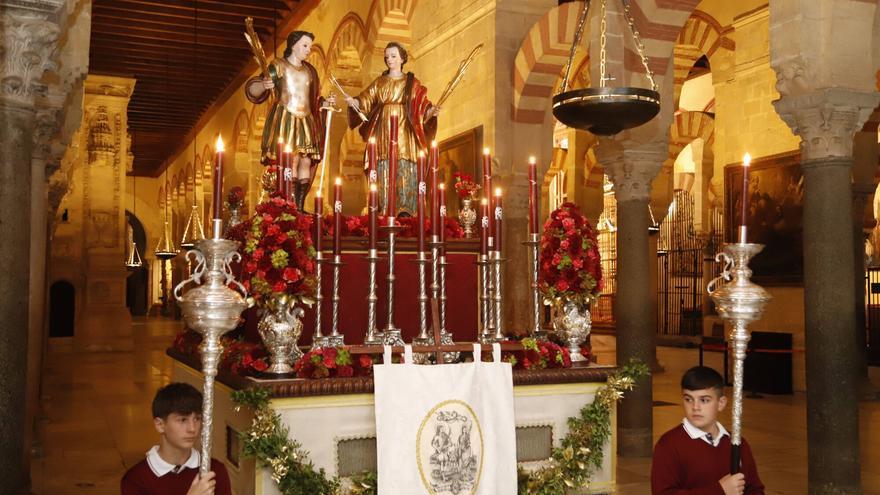Córdoba honra a sus patronos con una ofrenda floral y una misa mozárabe