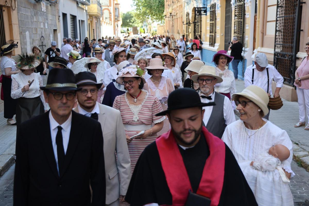 Desfile por las calles de Carcaixent celebrado tras el acto inaugural.