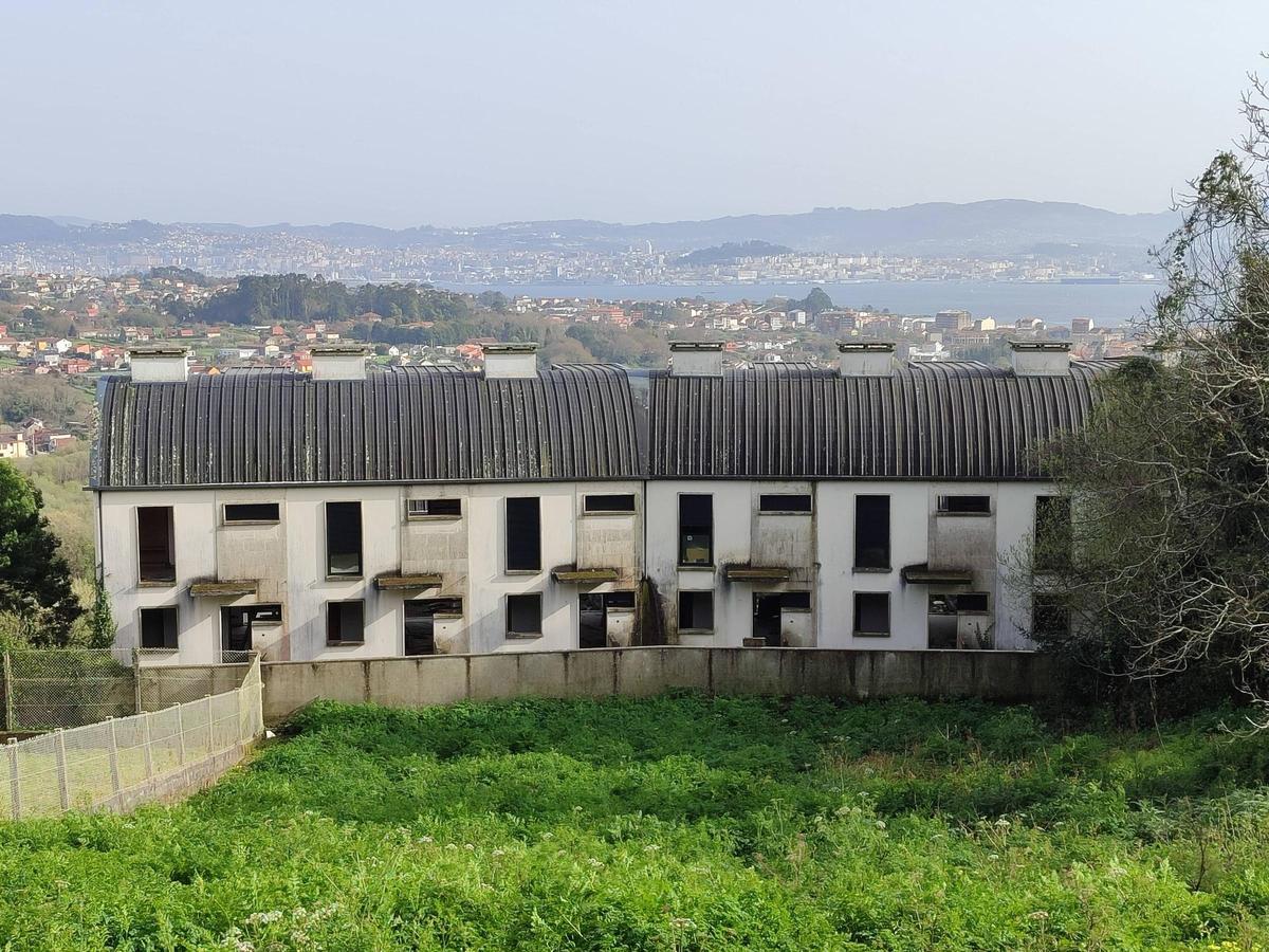 Urbanización de chalés adosados in rematar en el lugar de A Regueira, en la parroquia canguesa de Darbo.