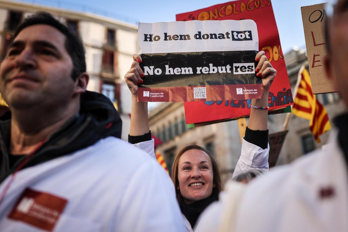 Una sanitària durant una jornada de vaga de metges.