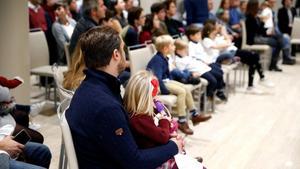 Varios ’Eurobabies’, con sus familias, en el acto celebrado en Madrid con motivo del 30º aniversario del programa Erasmus.