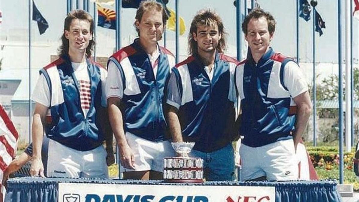 Flach, a la izquierda, junto a Seguso Agassi y McEnroe, ganadores de la Ensaladera en 1988