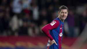 Lewandowski, durante el Barça-Atlético en Montjuïc.