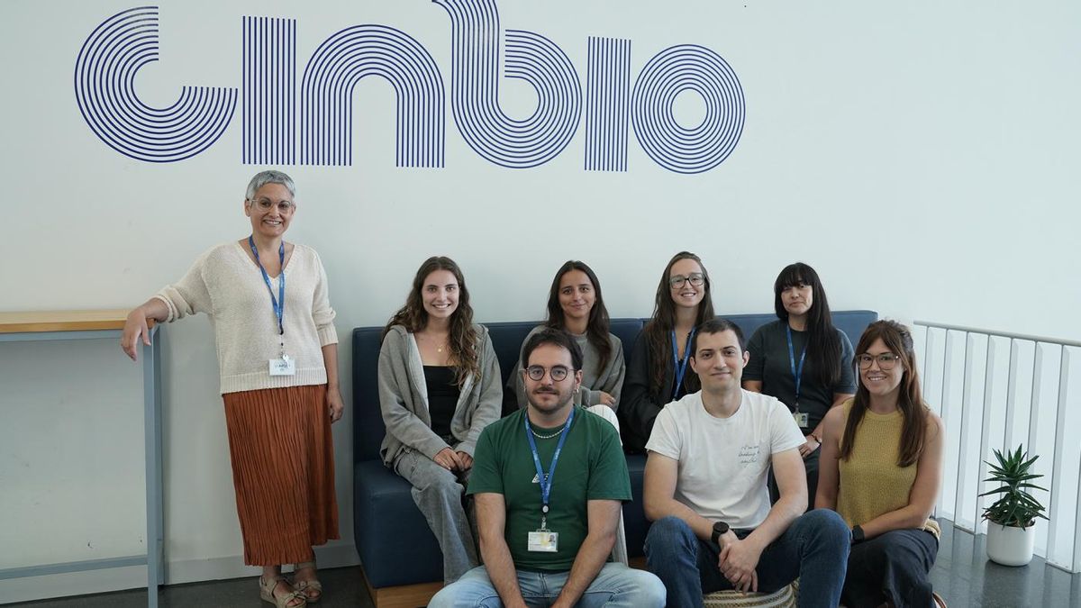 María Mayán y el resto de investigadores del CINBIO