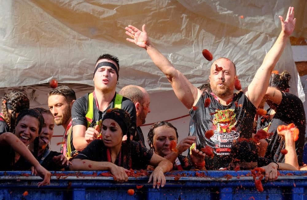 Unes 20.000 persones participen a la Tomatina de Bunyol