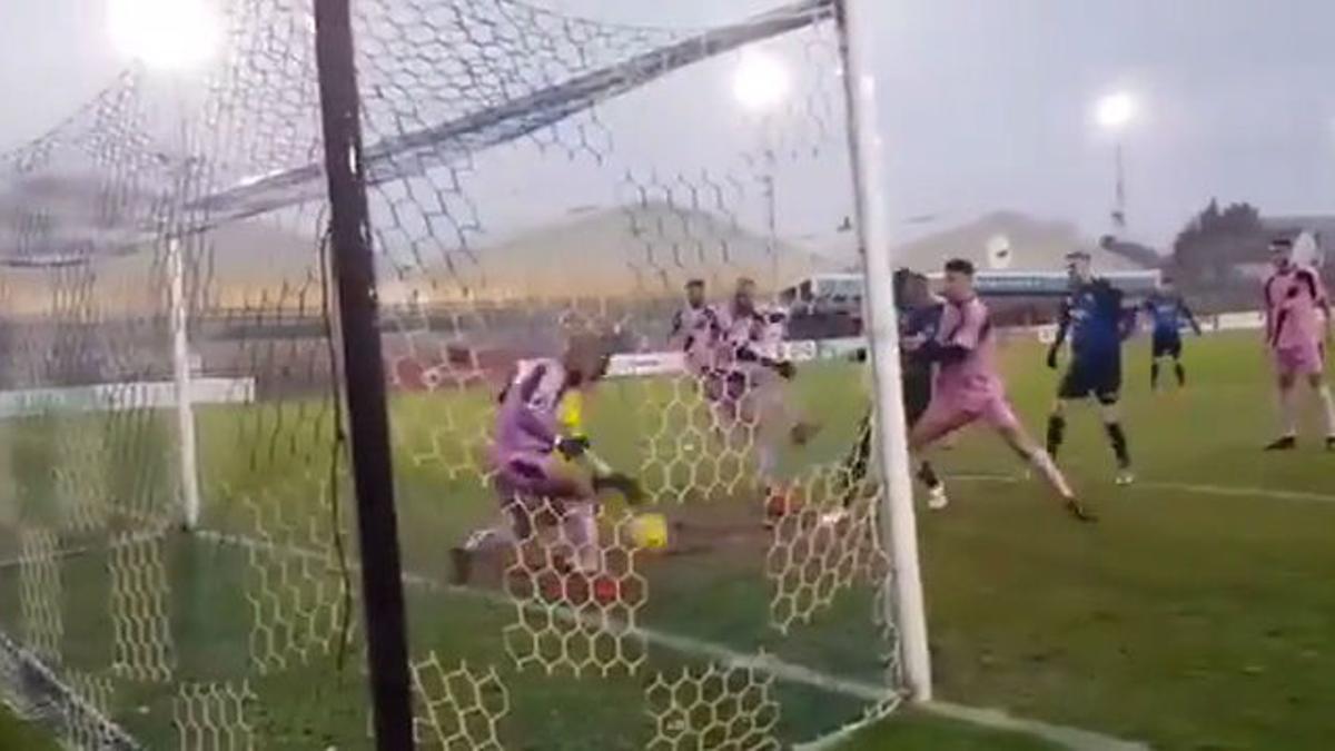 Manual de cómo defender desde la misma línea de gol y conseguir que no te marquen