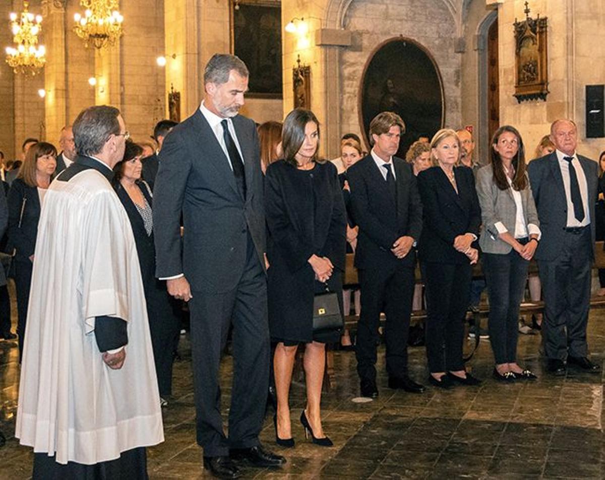 Los Reyes de España durante el funeral por las víctimas de las inundaciones en Mallorca