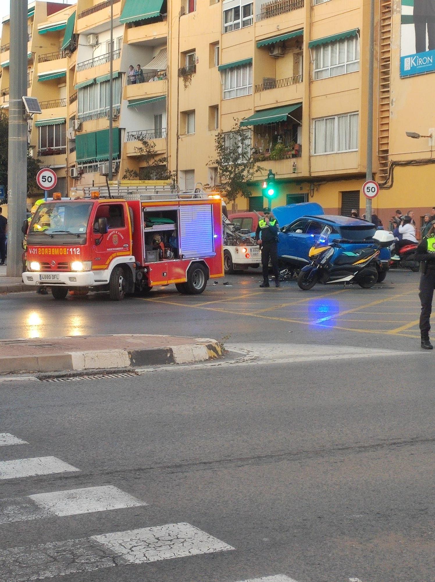 Aparatoso accidente en Alicante con un vehículo policial implicado