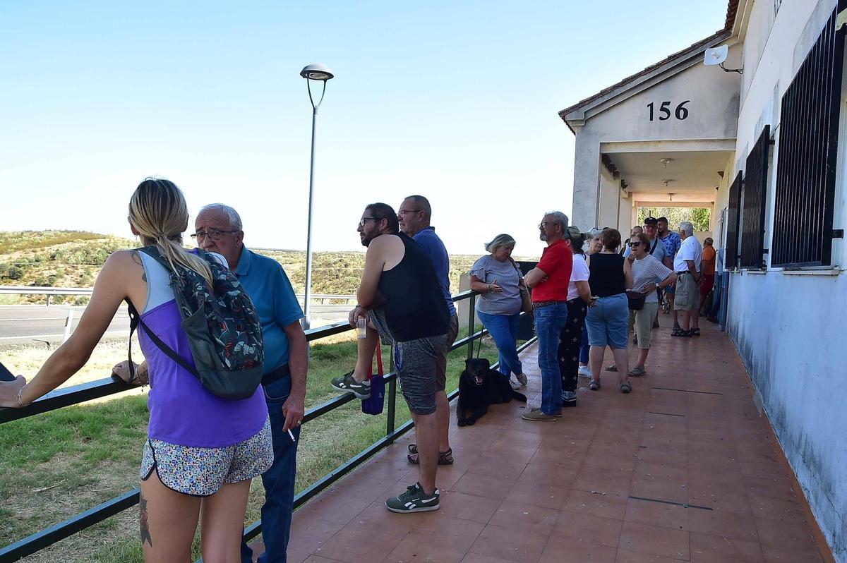 Fotogalería | Las imágenes del incendio de Casas de Millán, que ha obligado a evacuar a 800 personas Fotogalería | Las imágenes del incendio de Casas de Millán, que ha obligado a evacuar a 800 personas