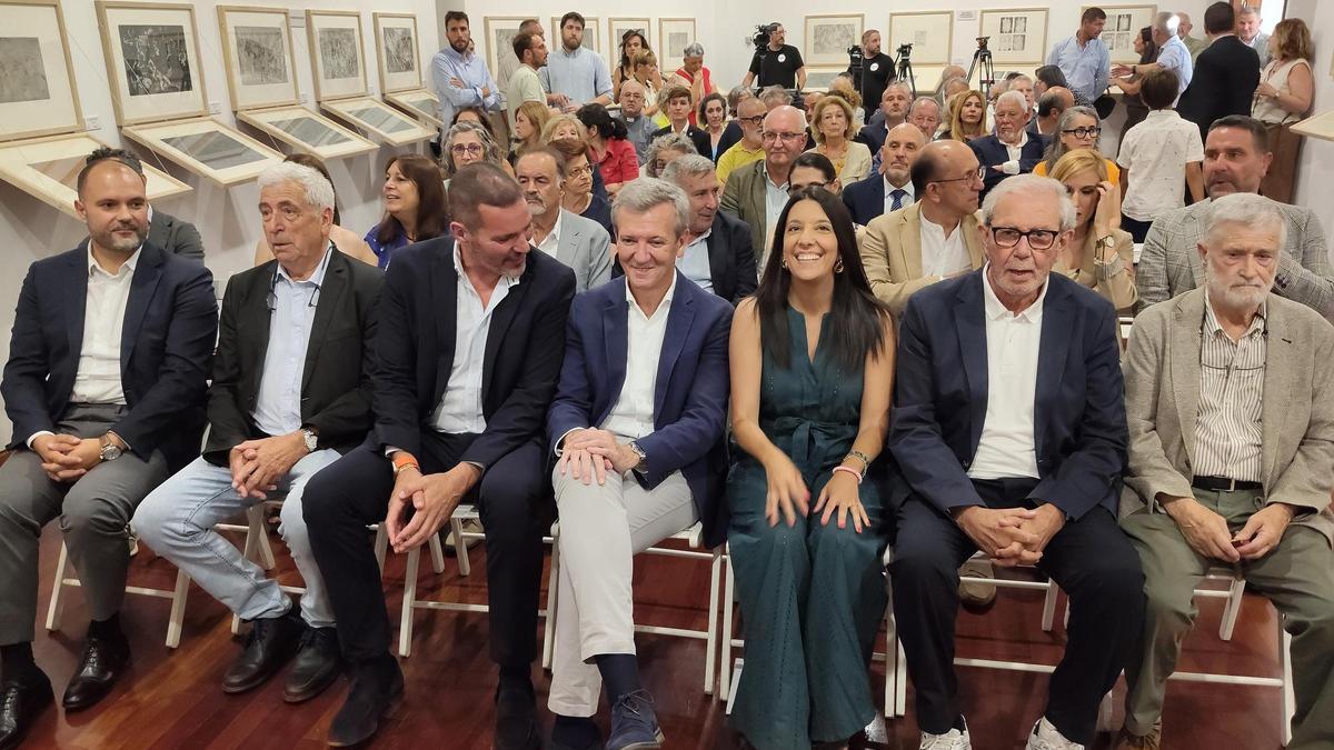 Por la izquierda, Bernardo Fernández, Javier Expósito, José López, Alfonso Rueda, María Sampedro, Emilio Pérez Touriño y José Gómez Alén.