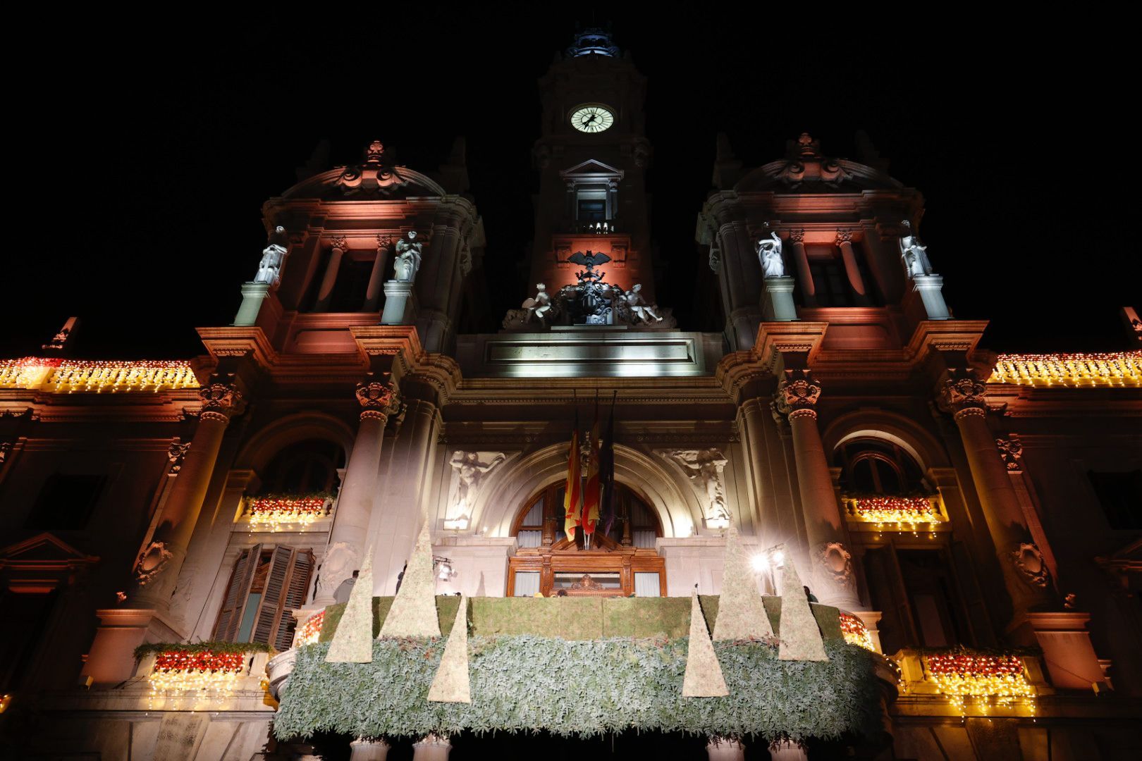 La Navidad llega a València con el encendido de luces