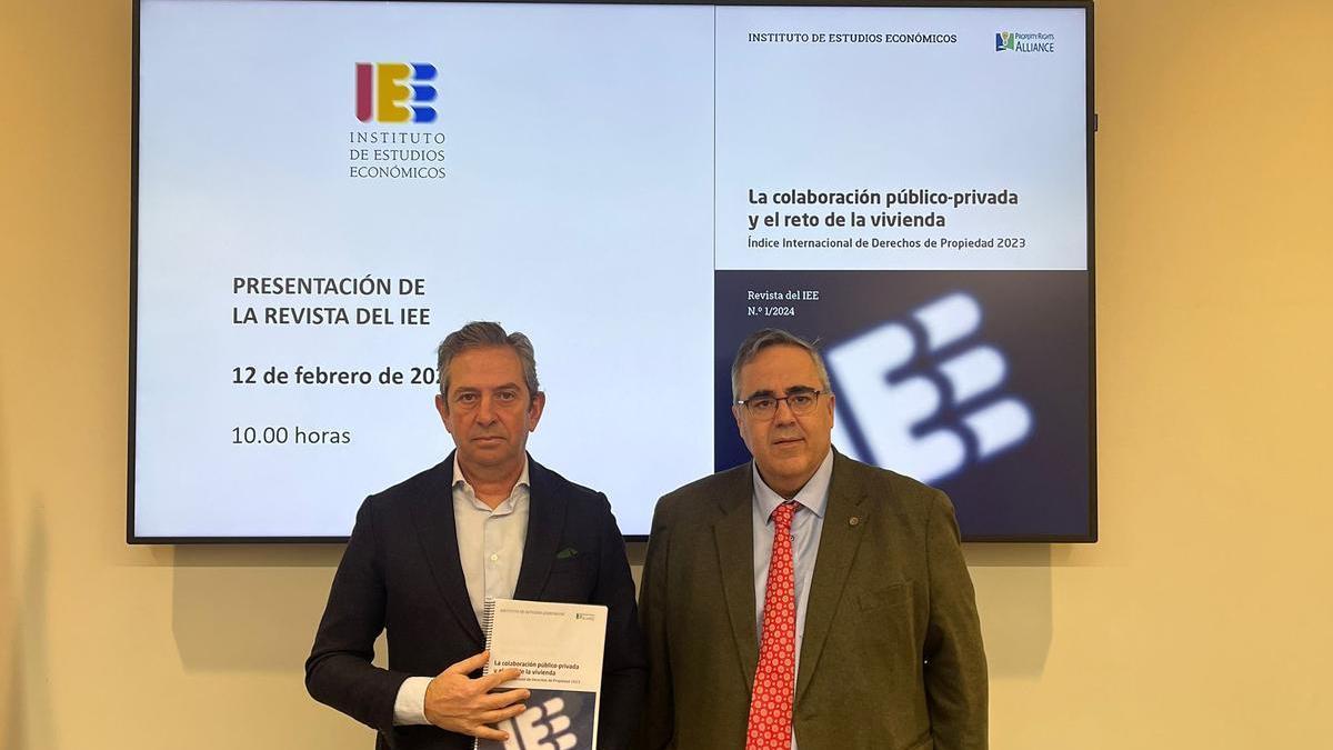 Íñigo Fernández de Mesa y Gregorio Izquierdo, presidente y director general, respectivamente, del Instituto de Estudios Económicos (IEE).