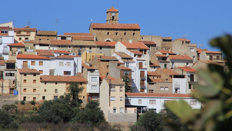 Un pueblo de Castellón de 165 habitantes pone en marcha una planta fotovoltaica para ahorrar luz