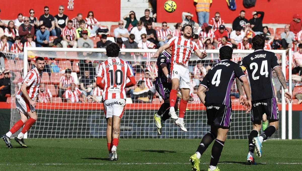 Una imagen del encuentro entre el Sporting y el Valladolid.