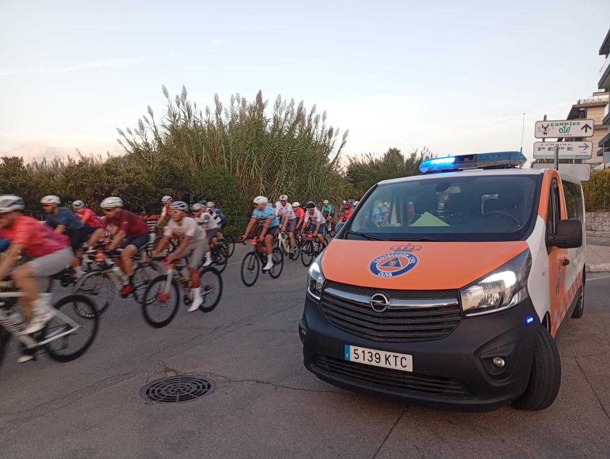 Presencia de Protección Civil en una prueba ciclista.