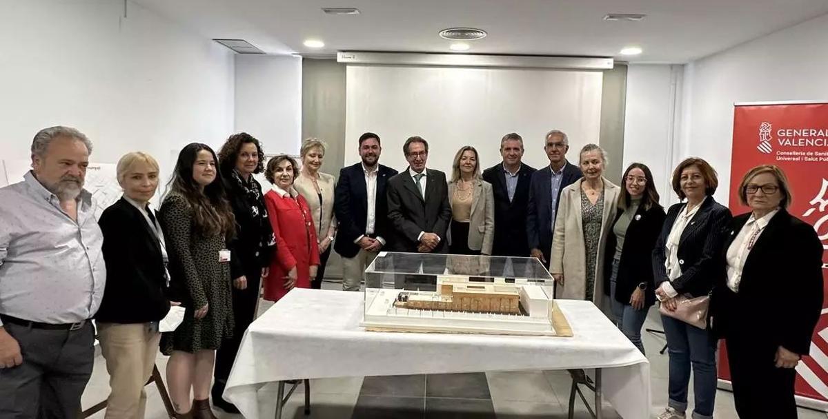 Hace un años se presentó la maqueta de la ampliación con el anterior conseller Miguel Mínguez.