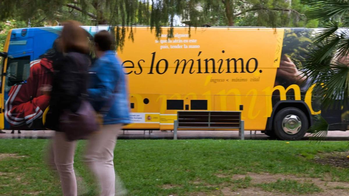 El autobús del Ingreso Mínimo Vital (IMV).