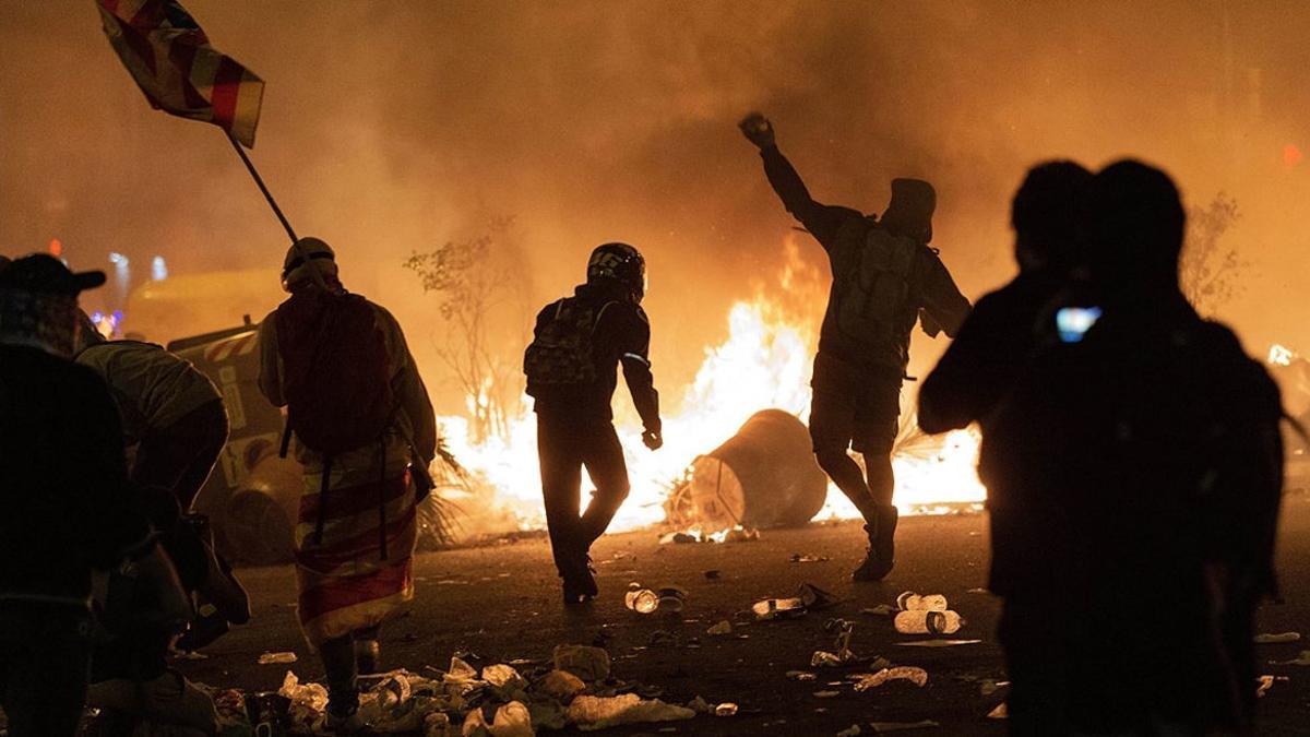 Disturbios en la plaza de Urquinaona de Barcelona en protesta por la sentencia del 'procés', el pasado 18 de octubre