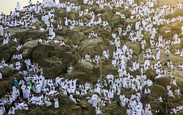 Los peregrinos musulmanes se reúnen en el Monte Arafat, también conocido como Jabal al-Rahma (Monte de la Misericordia).