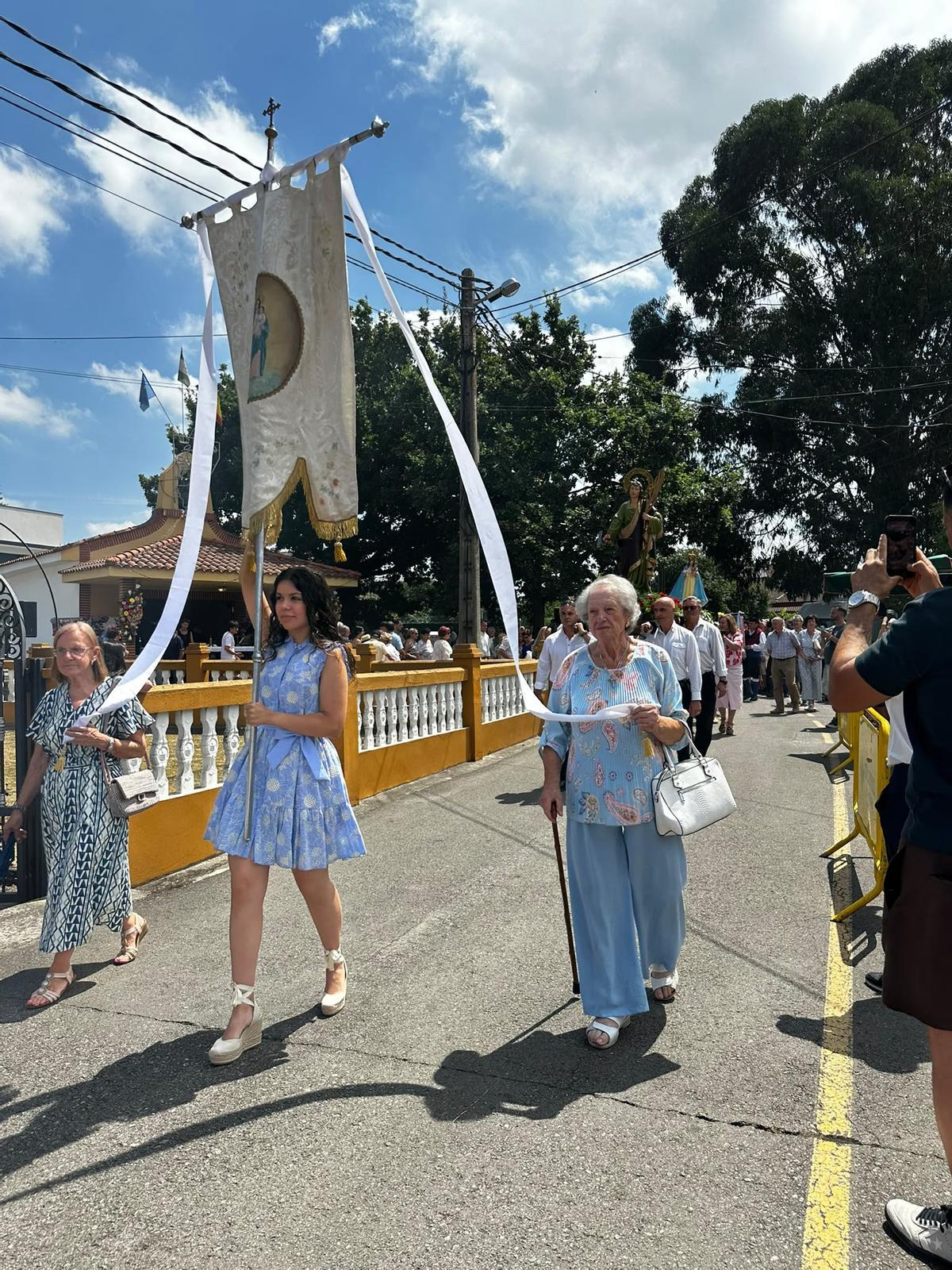 La cita religiosa en El Carbayu, en imágenes