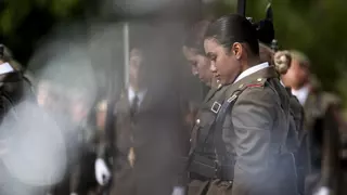 Multitudinaria jura de bandera en Cáceres con récord de mujeres soldado