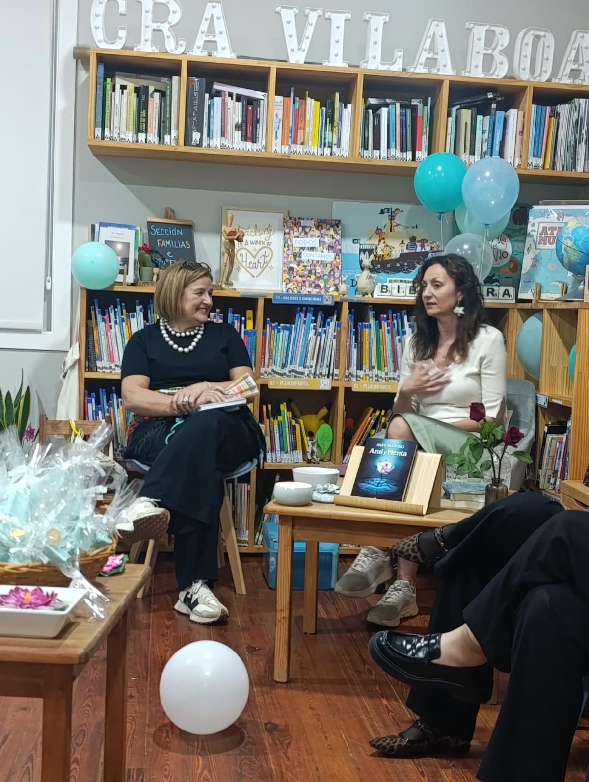 Pilar Rodríguez junto a la escritora Mar Alonso.