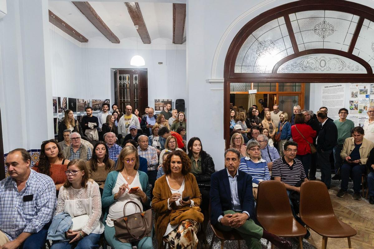 El Ateneu de Picanya, ayer durante la presentación de la exposición de fotografías.