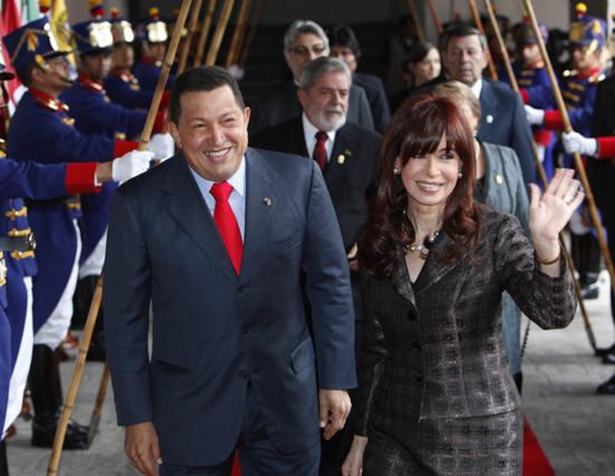 Hugo Chávez i Cristina Fernández de Kirchner, en una reunió a Quito, el 2009. Hugo Chávez i Cristina Fernández de Kirchner, en una reunió a Quito, el 2009.
