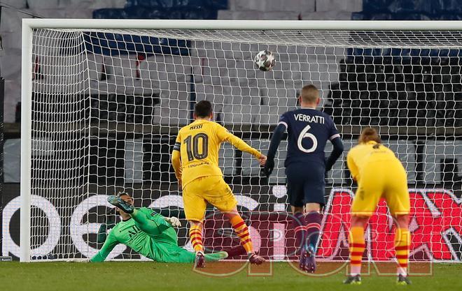 Leo Messi en el partido de Champions League entre el Paris Saint Germain y el FC Barcelona disputado en el Parc des Princes.