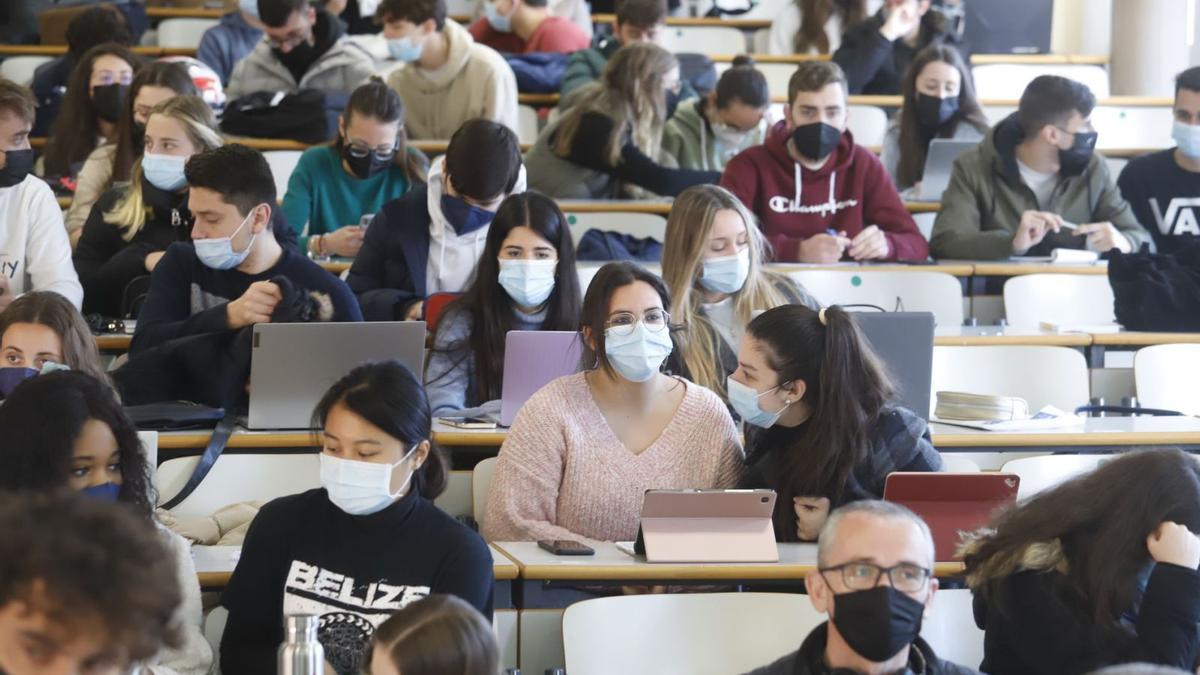 Alumnos de la UCO en clase. La Universidad apuesta por másteres que vinculen al estudiantado con el tejido empresarial.