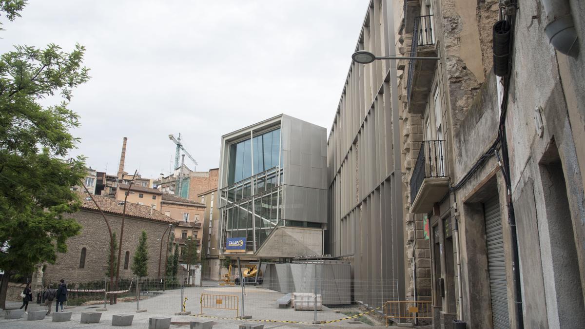 La nova façana de l'antic col·legi de Sant Ignasi on hi anirà el Museu del Barroc i el de Manresa