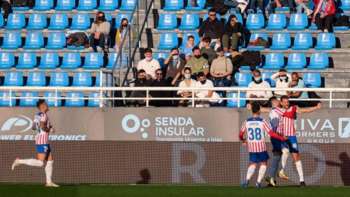 Stuani celebra amb Baena, Arnau i Aleix Garcia el gol que avançava el Girona. | V. MARÍ/JUAN A. RIERA/D. DE IBIZA