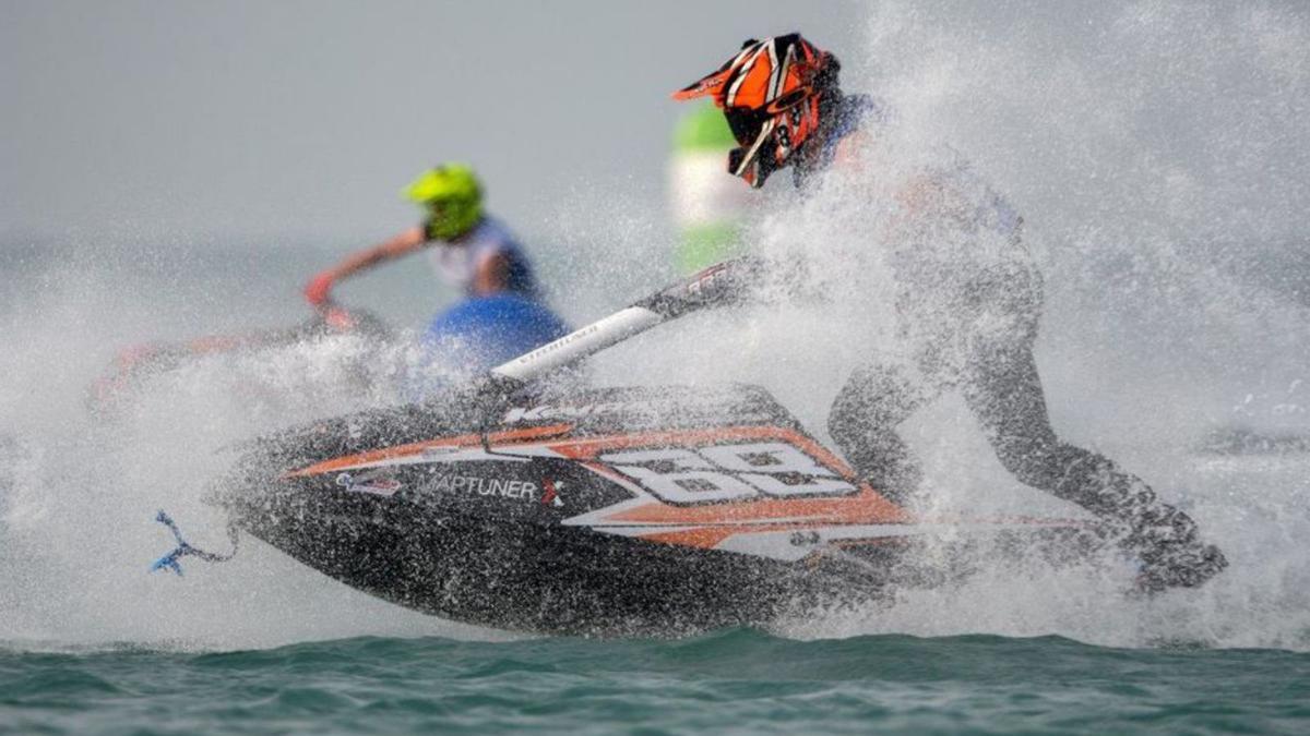 Uno de los pilotos del Mundial, en plena acción. | AQUABIKE/MFIE