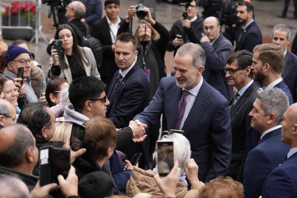 El rey Felipe VI visita LHospitalet